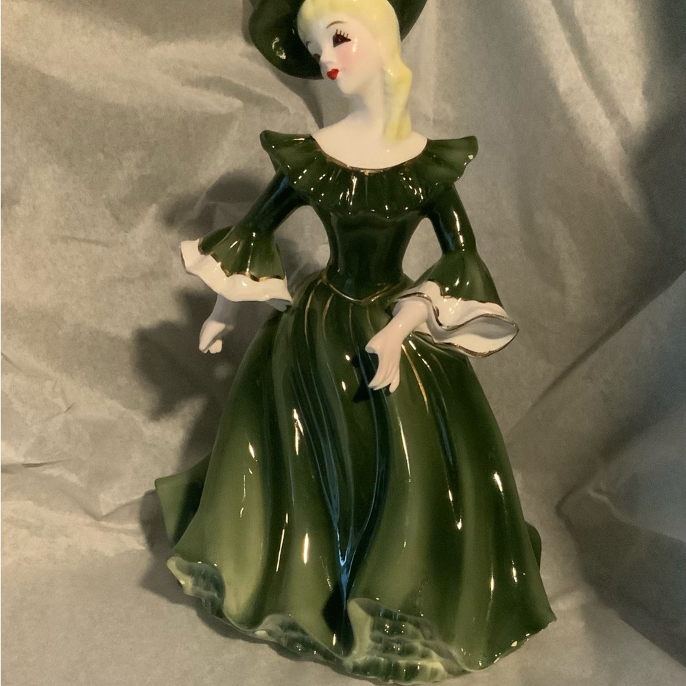 VINTAGE NAPCO JAPAN PORCELAIN BLONDE “LADY ANN” GREEN DRESS 8 1/2"H - A1874A
